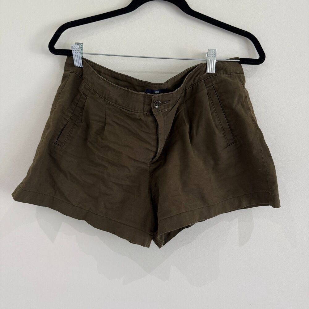 Gap Sz. 8 Olive Green Shorts - 3.5 inch inseam, EUC